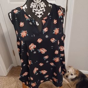 Sleeveless black tunic blouse